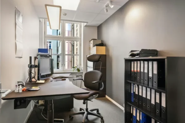 Desain-Meja-Kantor-20-1400x788